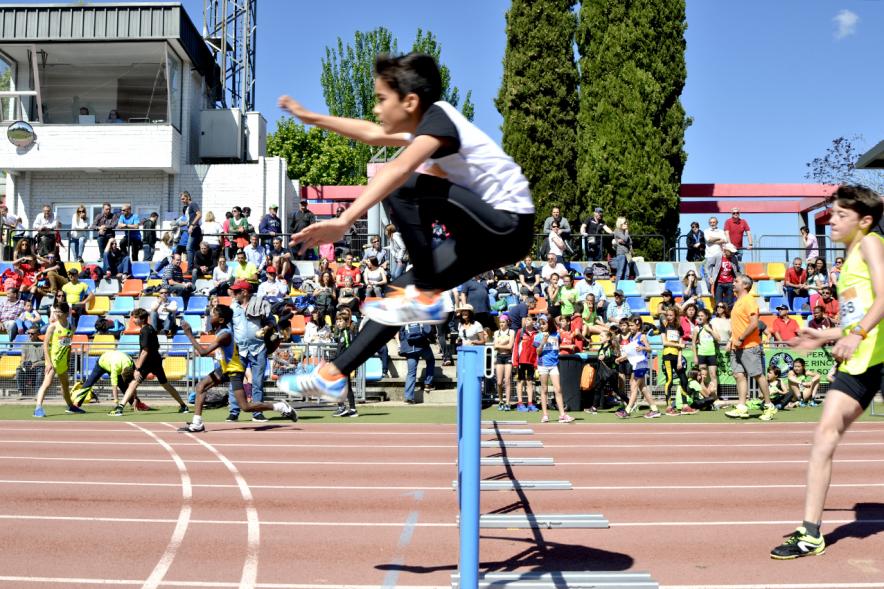 XVIIº Torneo de Atletismo Colegio Base -  Salto de vallas.