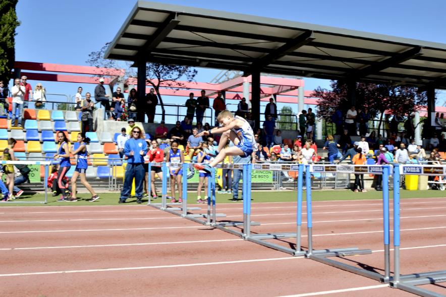 XVIIº Torneo de Atletismo Colegio Base -  Salto de vallas.