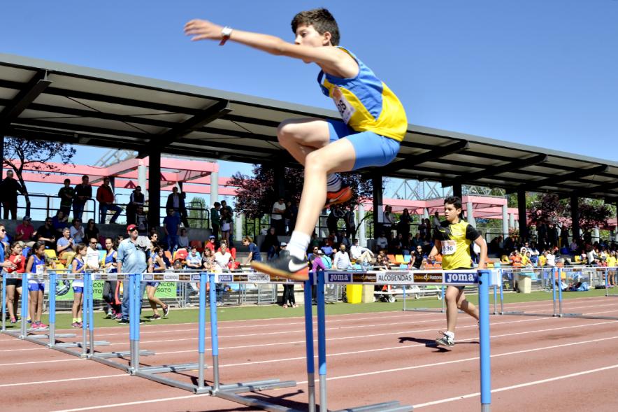 XVIIº Torneo de Atletismo Colegio Base -  Salto de vallas.
