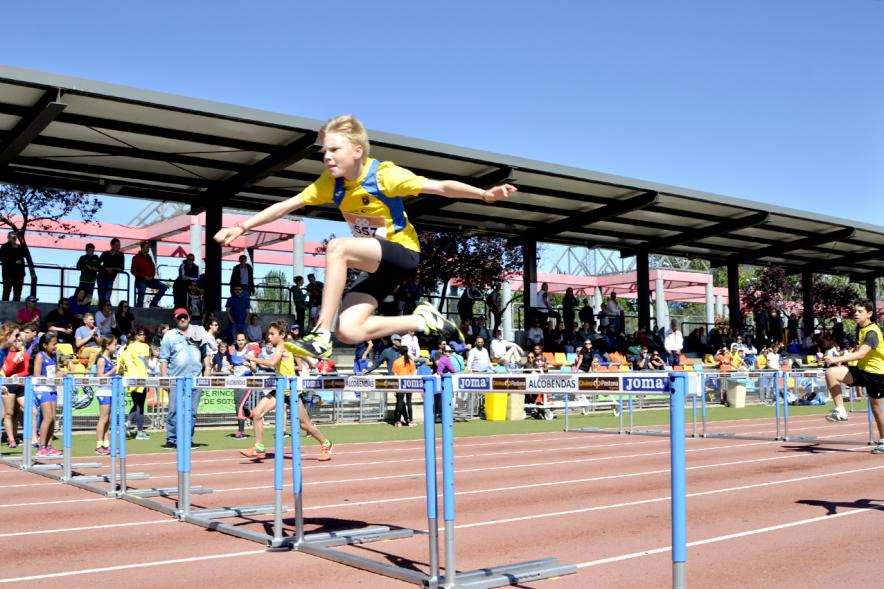 XVIIº Torneo de Atletismo Colegio Base -  Salto de vallas.