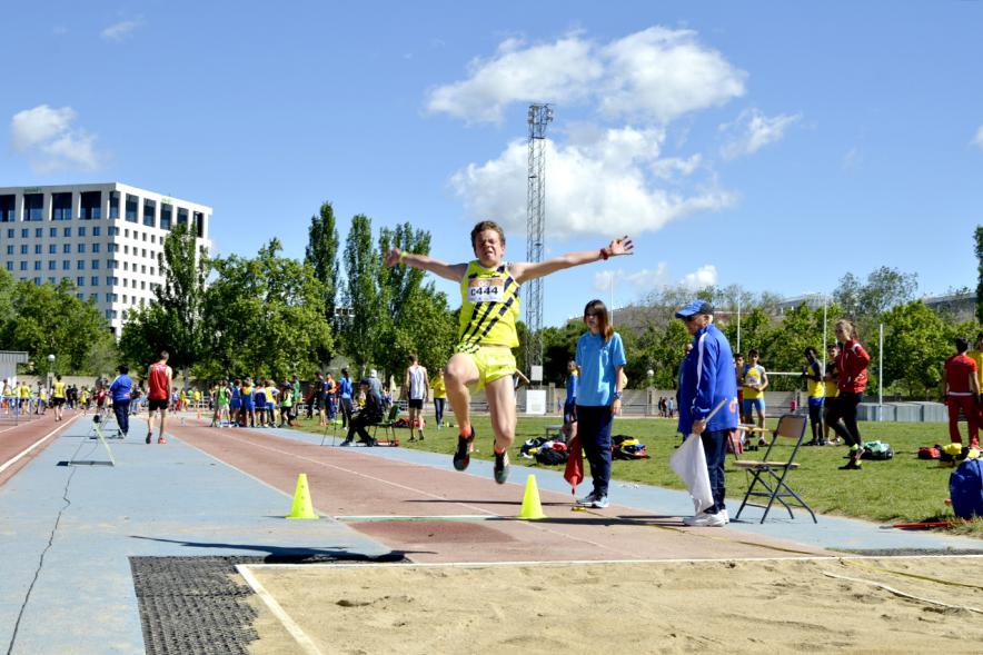 XVIIº Torneo de Atletismo Colegio Base -Salto de longitud.