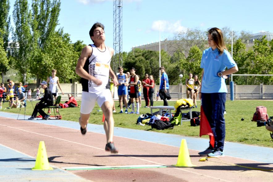 XVIIº Torneo de Atletismo Colegio Base - Salto de longitud.