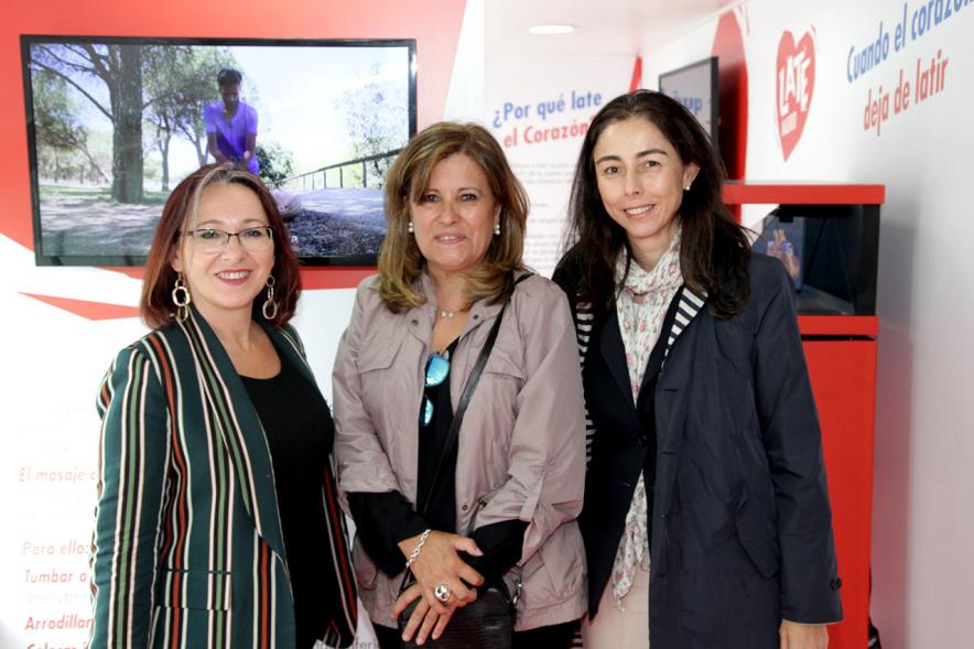 Visita al Autobús Late Madrid - Imagen de personalidades posando en el interior del autobús late.