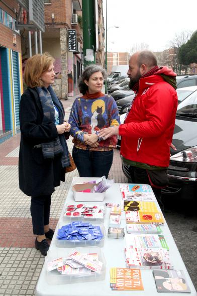 Concejal por PSOE Ofelia Culebradas Charla con miembro de Cruz Roja