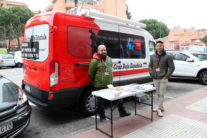 Vehículo para pruebas diagnósticas de VIH y ETS con operarios
