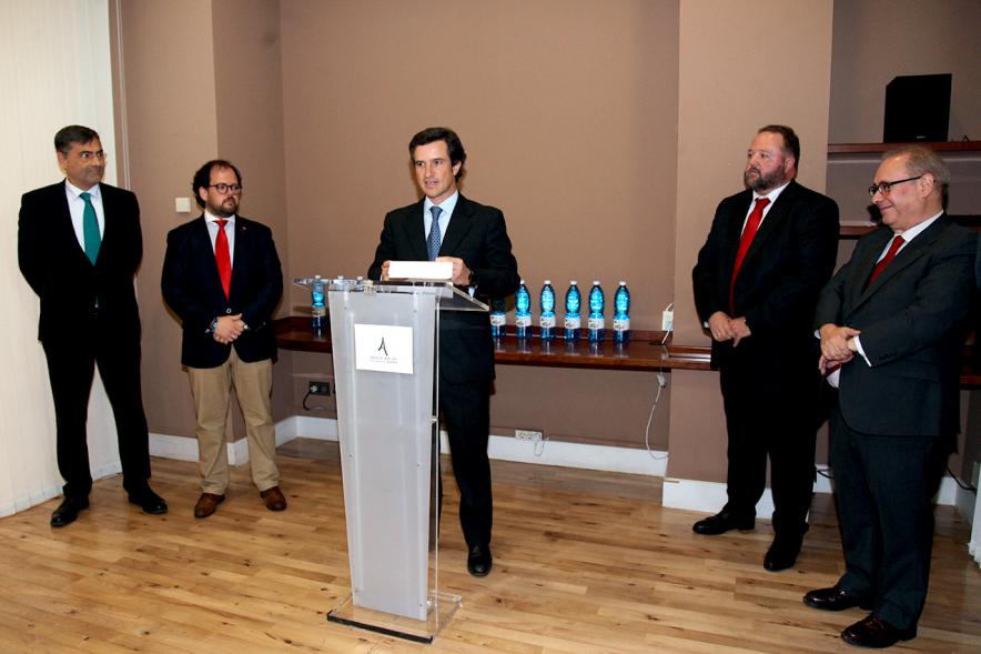 Presentación Nuevo Autobús Transporte Interempresas - Discurso de un representante de Interempresa, el concejal y los representantes de AICA.