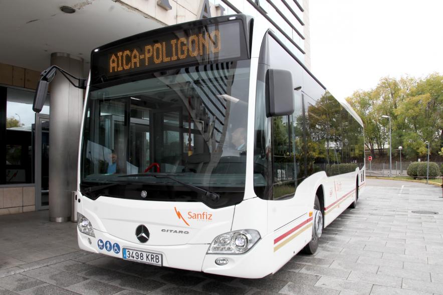 Presentación Nuevo Autobús Transporte Interempresas - Primer plano del autobús inaugurado.