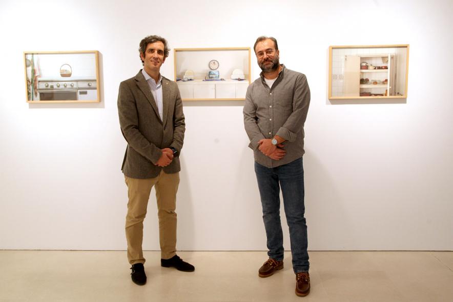Concejal Aitor Retolaza y Jesús González Casado. Inauguración Exposición "Autorretrato Vacío" - 2019