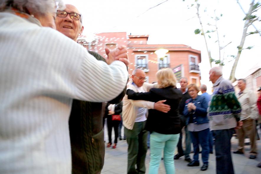 Parejas bailando