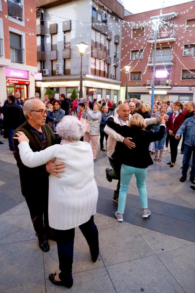 Parejas bailando 