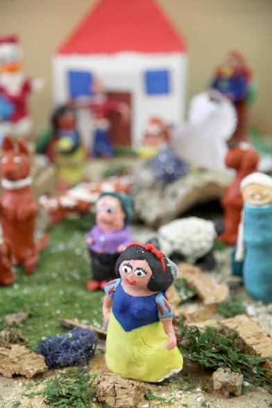 Figuras de plastilina en el belén