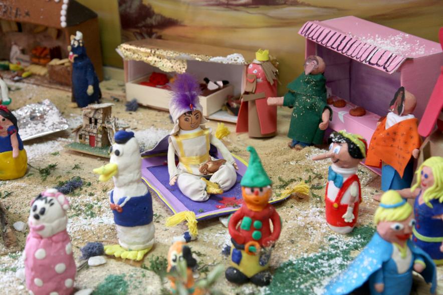 Figuras de plastilina en el belén