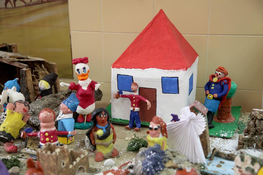 Figuras de plastilina en el belén