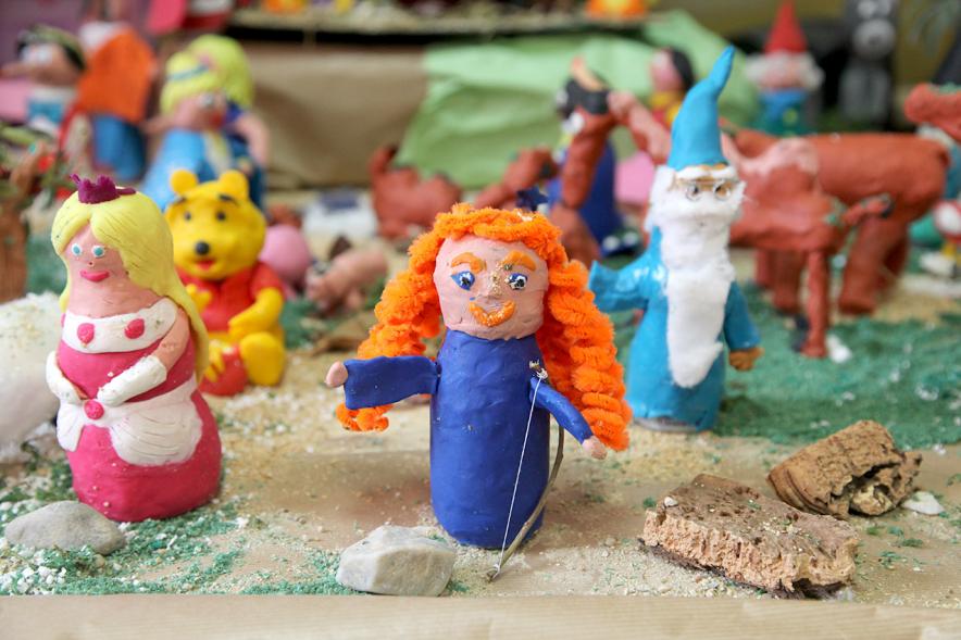Figuras de plastilina en el belén