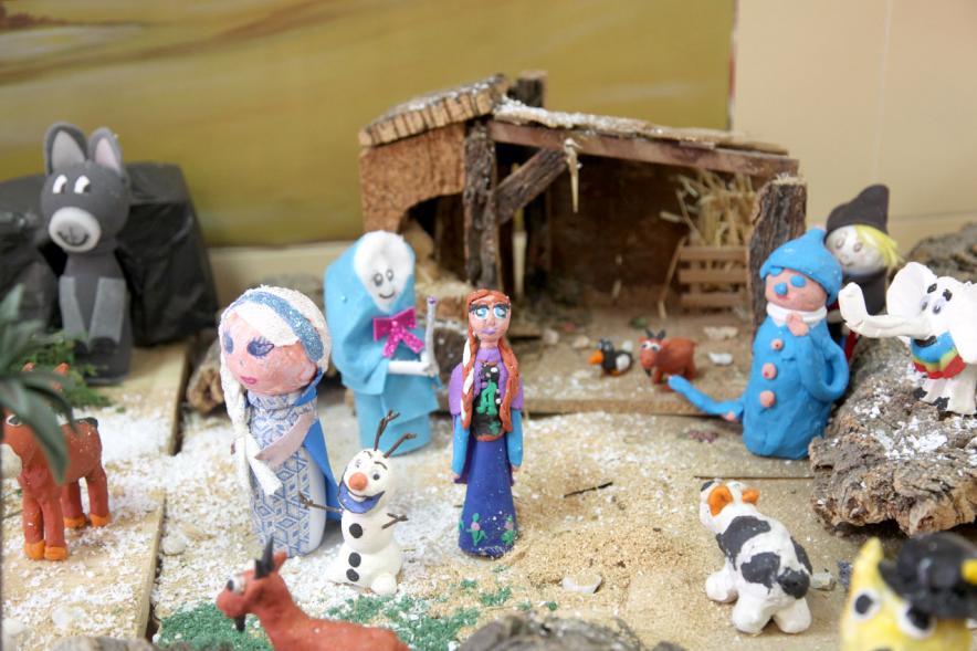 Figuras de plastilina en el belén