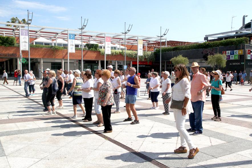 Semana del Mayor 2017 - Clase de Baile en la Plaza Mayor - Preparando la clase.