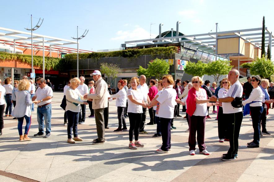 Participantes en la clase de baile para mayores - 2020