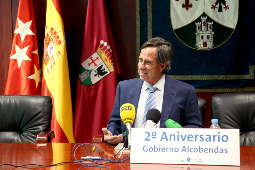 Balance de Gestión 2º Aniversario de Gobierno de Alcobendas - Imagen de primer plano del alcalde García de Vinuesa.