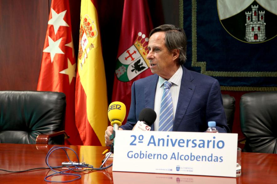 Balance de Gestión 2º Aniversario de Gobierno de Alcobendas - Imagen de primer plano del alcalde García de Vinuesa.