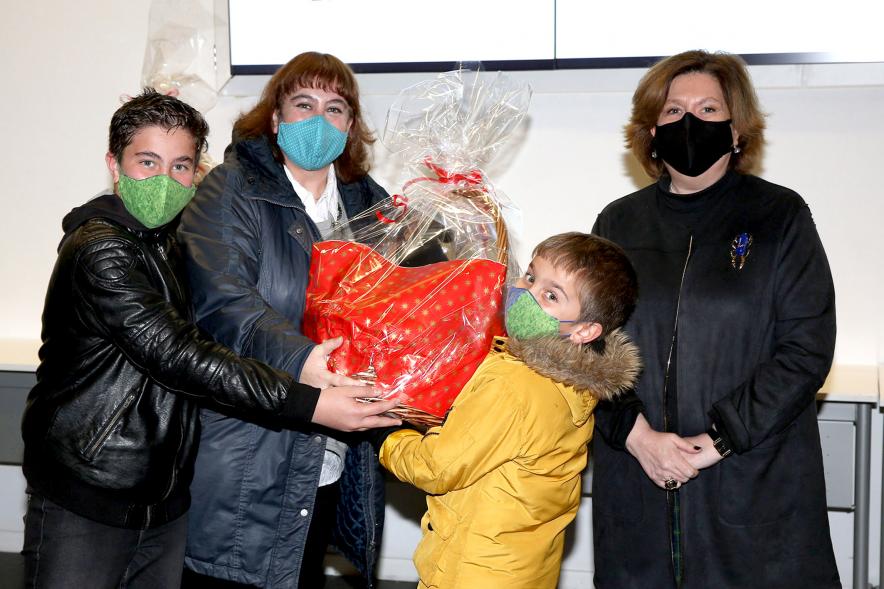 Premiado y autoridad. Premios Decoración de Balcones Navideños -2020