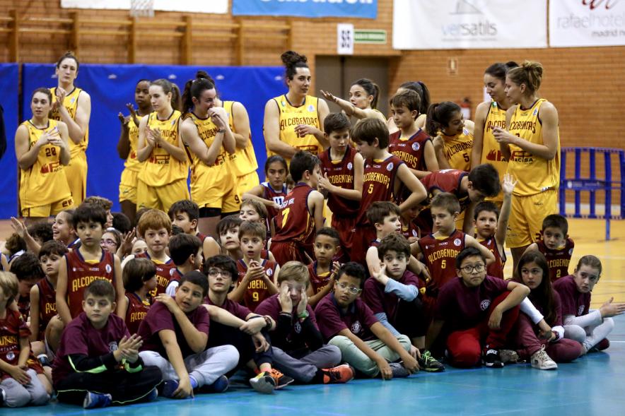 Presentación Equipos y 30 Aniversario Club Baloncesto - Posado de los equipos.