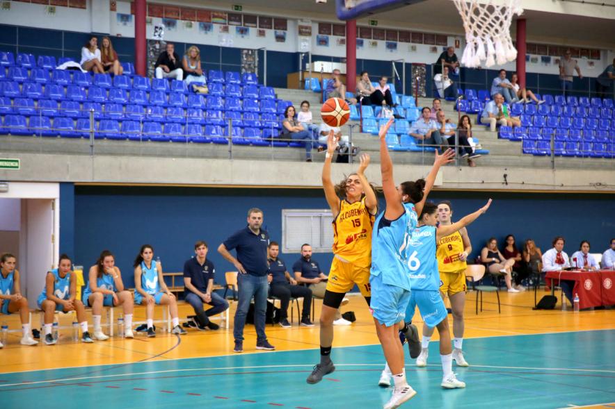 Torneo de Baloncesto XI Memorial Antonio de la Serna -Imagen de un momento de un partido de baloncesto femenino entre el PACISA Alcobendas y el Movistar Estudiantes.