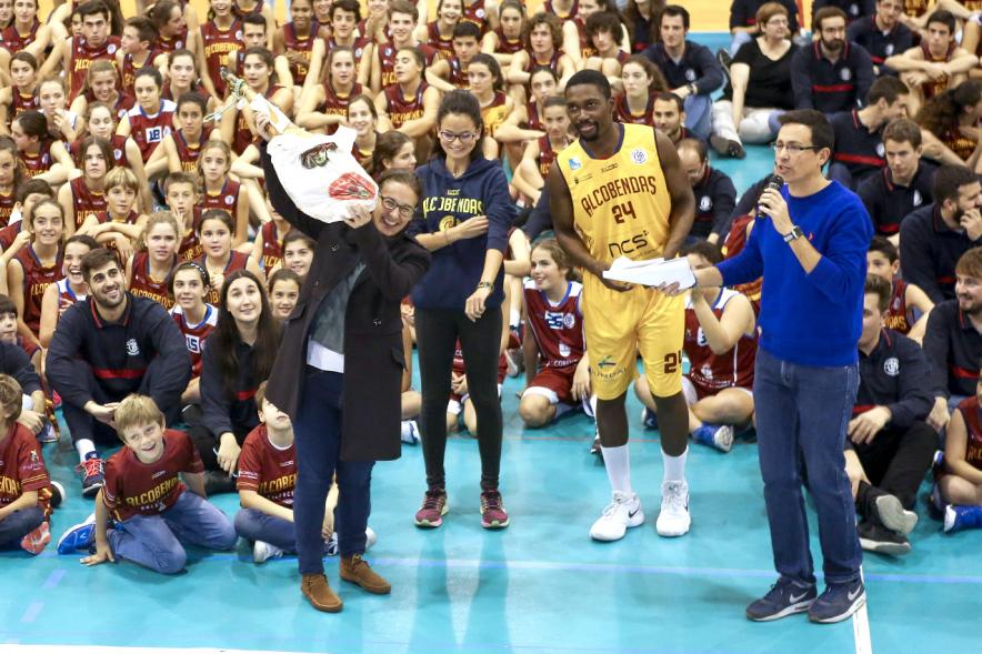 Presentación Equipos y 30 Aniversario Club Baloncesto - Ganadora del premio: un jamón.
