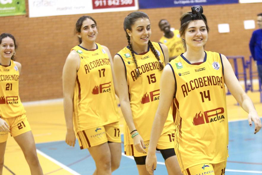 Presentación Equipos y 30 Aniversario Club Baloncesto - Desfile de las jugadoras juveniles.