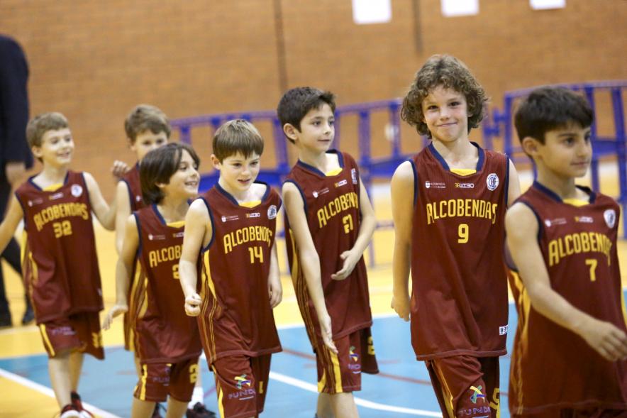 Presentación Equipos y 30 Aniversario Club Baloncesto - Desfile de los jugadores infantiles.