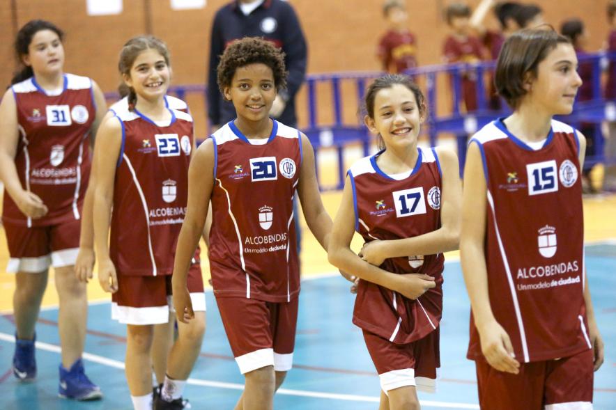 Presentación Equipos y 30 Aniversario Club Baloncesto - Desfile de los jugadores infantiles.