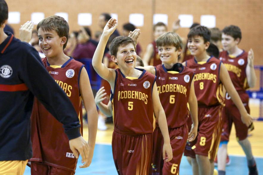 Presentación Equipos y 30 Aniversario Club Baloncesto - Desfile de los jugadores infantiles.
