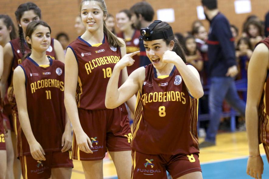 Presentación Equipos y 30 Aniversario Club Baloncesto - Desfile de las jugadoras infantiles.