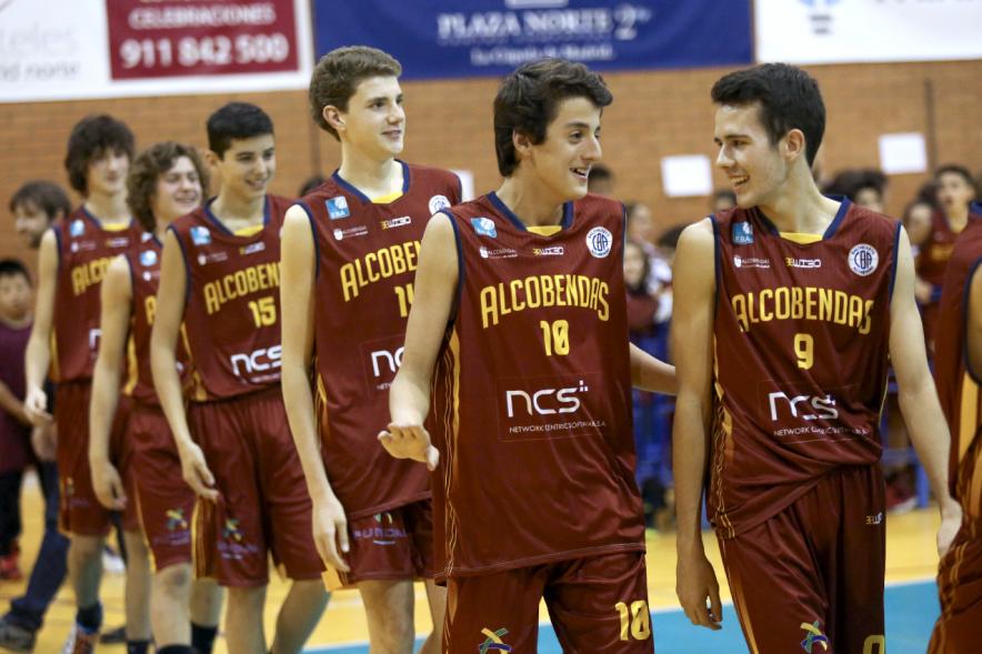 Presentación Equipos y 30 Aniversario Club Baloncesto - Desfile de los jugadores infantil