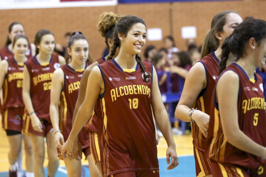 Presentación Equipos y 30 Aniversario Club Baloncesto - Desfile de las jugadoras juveniles.