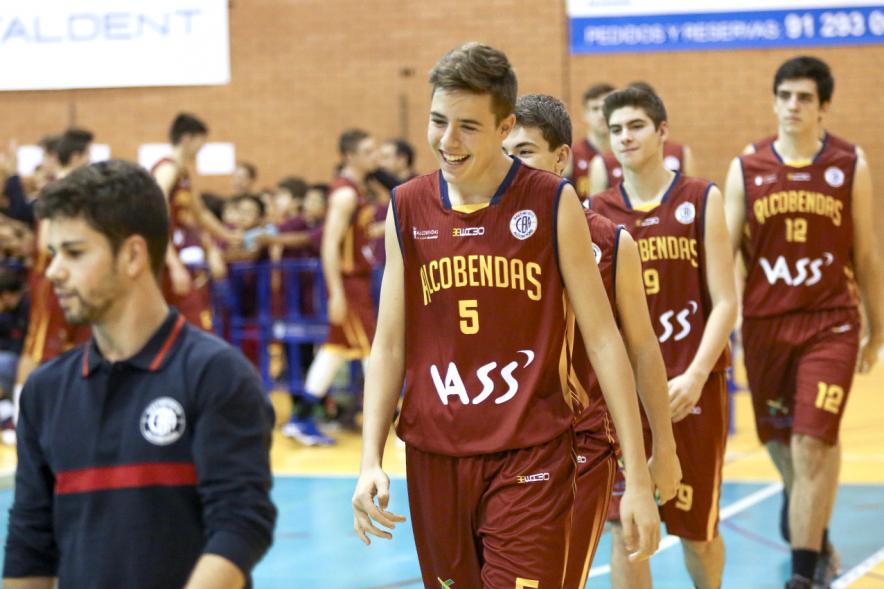 Presentación Equipos y 30 Aniversario Club Baloncesto  - Primer plano de un jugador juvenil.