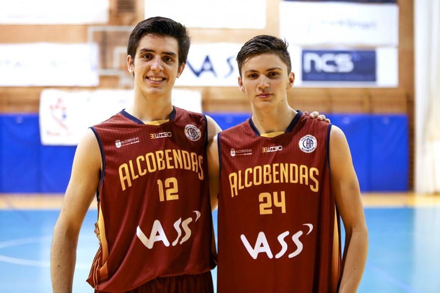 Presentación Equipos y 30 Aniversario Club Baloncesto - Dos jugadores del Alcobendas.