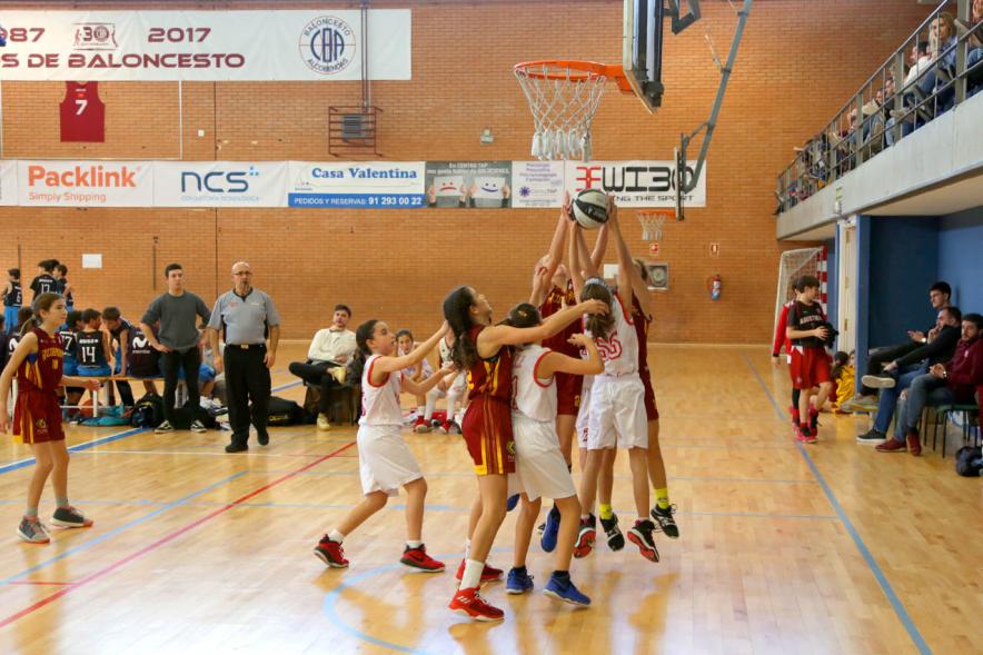 VIIº Torneo Virgen de la Paz - Imagen de un momento del partido del torneo femenino de baloncesto.