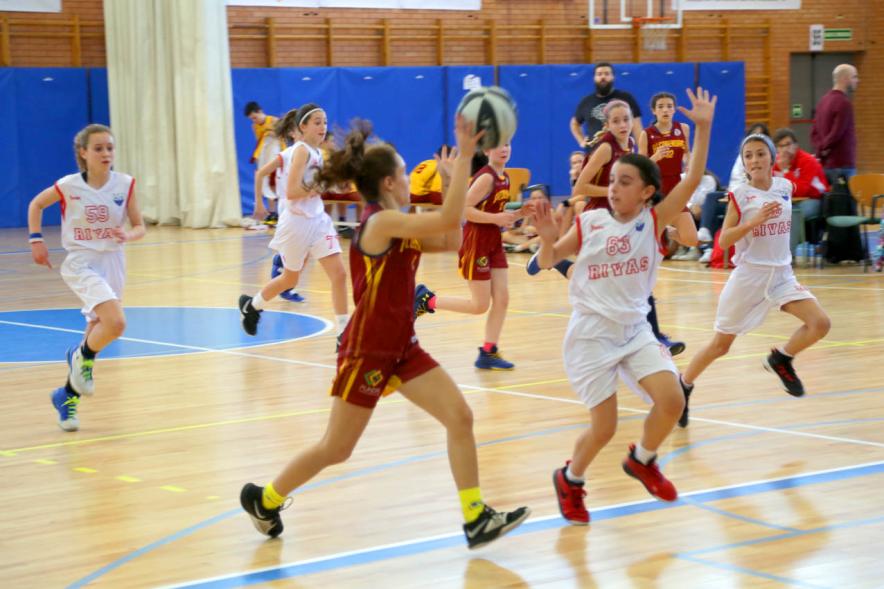 VIIº Torneo Virgen de la Paz - Imagen de un momento del partido del torneo femenino de baloncesto.