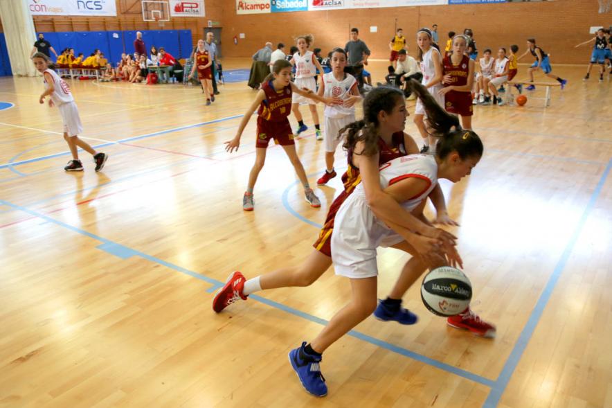 VIIº Torneo Virgen de la Paz - Imagen de un momento del partido del torneo femenino de baloncesto.
