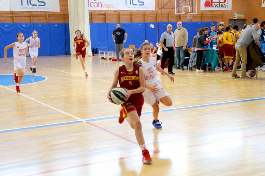 VIIº Torneo Virgen de la Paz - Imagen de un momento del partido del torneo femenino de baloncesto.