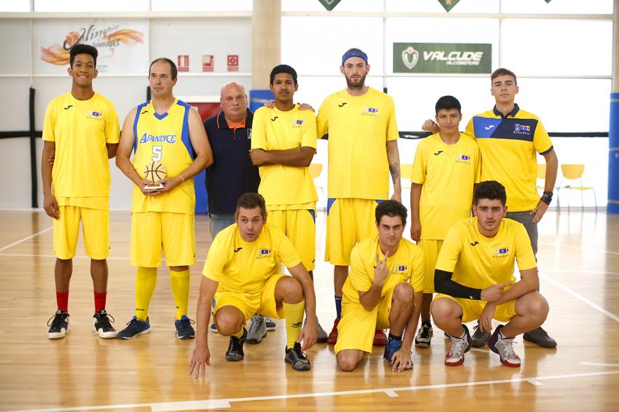 Celebración Título de Campeón de España Baloncesto FEDDI - Primer Partido de Liga FEMADDI-AFANDICE -  Posado de  uno de los equipos de baloncesto y los entrenadores.