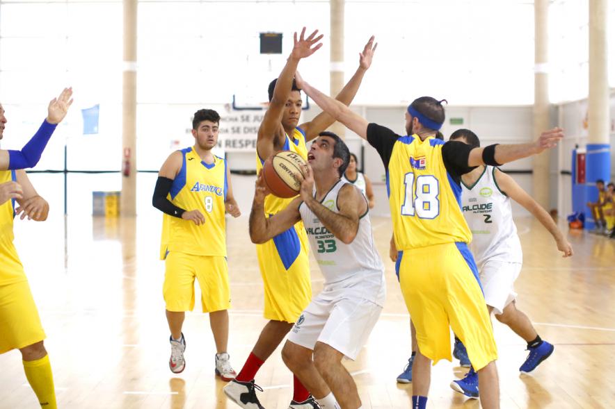 Celebración Título de Campeón de España Baloncesto FEDDI - Primer Partido de Liga FEMADDI-AFANDICE - Imagen de los jugadores y uno tirando a canasta.