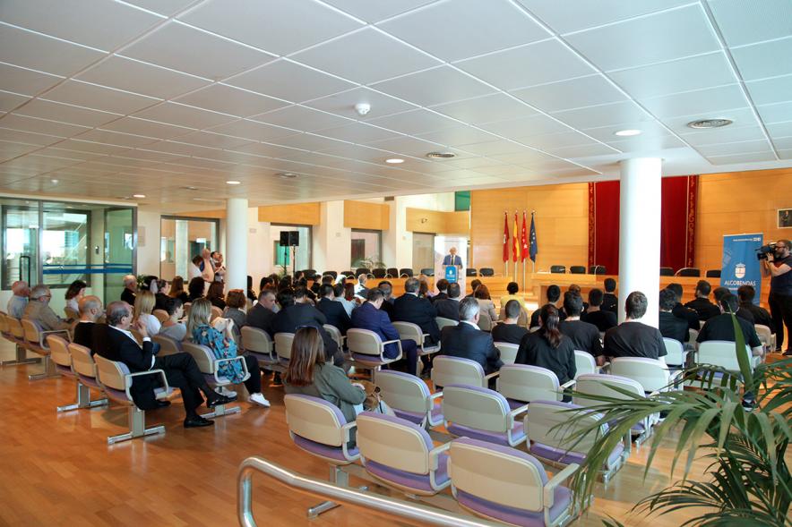 Recepción por los Ascensos del Equipo Femenino y Masculino de Balonmano - Imagen panorámica del público asistente.