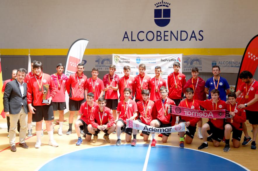 Campeonato de España Juvenil de Balonmano - Posado grupal de un equipo ganador.