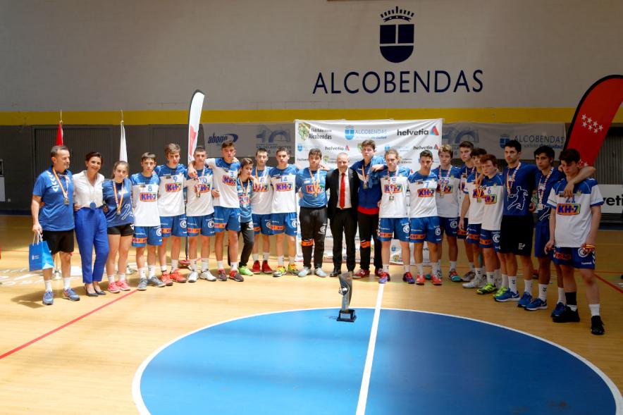 Campeonato de España Juvenil de Balonmano - Posado grupal de un equipo ganador.