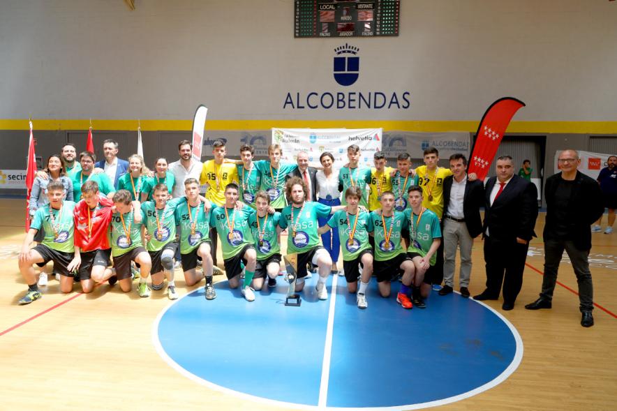 Campeonato de España Juvenil de Balonmano - Posado en grupo de un equipo.
