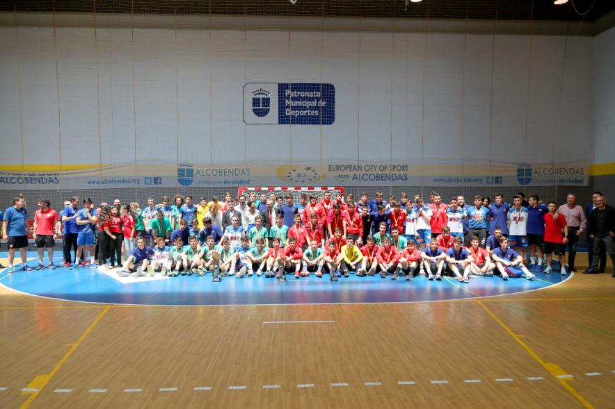 Campeonato de España Juvenil de Balonmano - Posado grupal de todos los equipos.