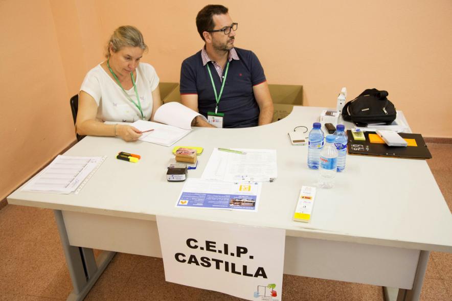 Recogida de Libros Banco de Municipal de Libros - Mesa de unos colaboradores. 