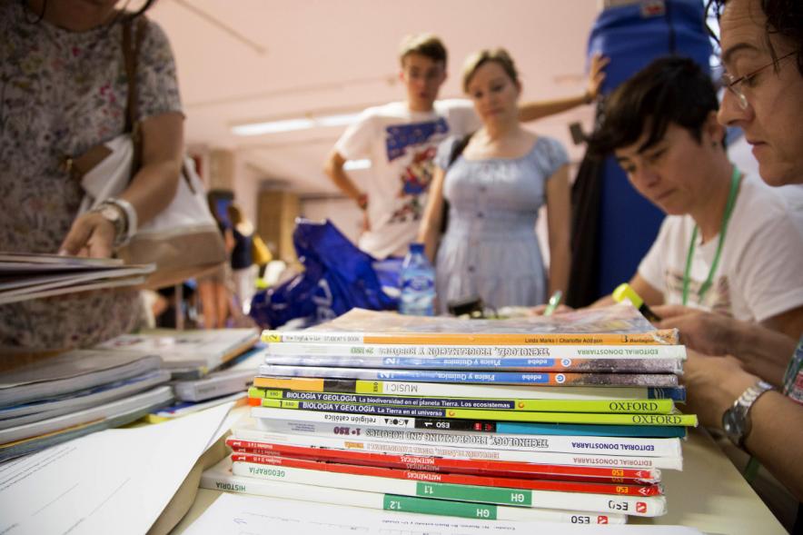 Recogida de Libros Banco de Municipal de Libros - Primer plano de las donaciones..