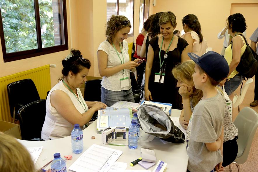 Recogida de Libros Banco de Municipal de Libros - Un grupo numeroso de cooperadores.